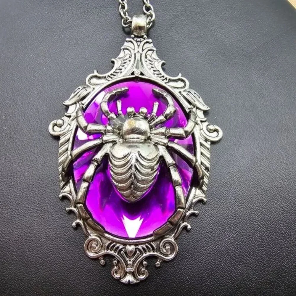 🎃 Gothic Spider on Purple Acrylic Necklace‎ (NWOT)